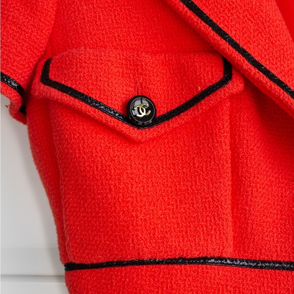 Iconic Chanel Vintage S/S 1995 Barbie Cropped Red Black 95P Jacket Skirt Suit - Picture 10 of 17